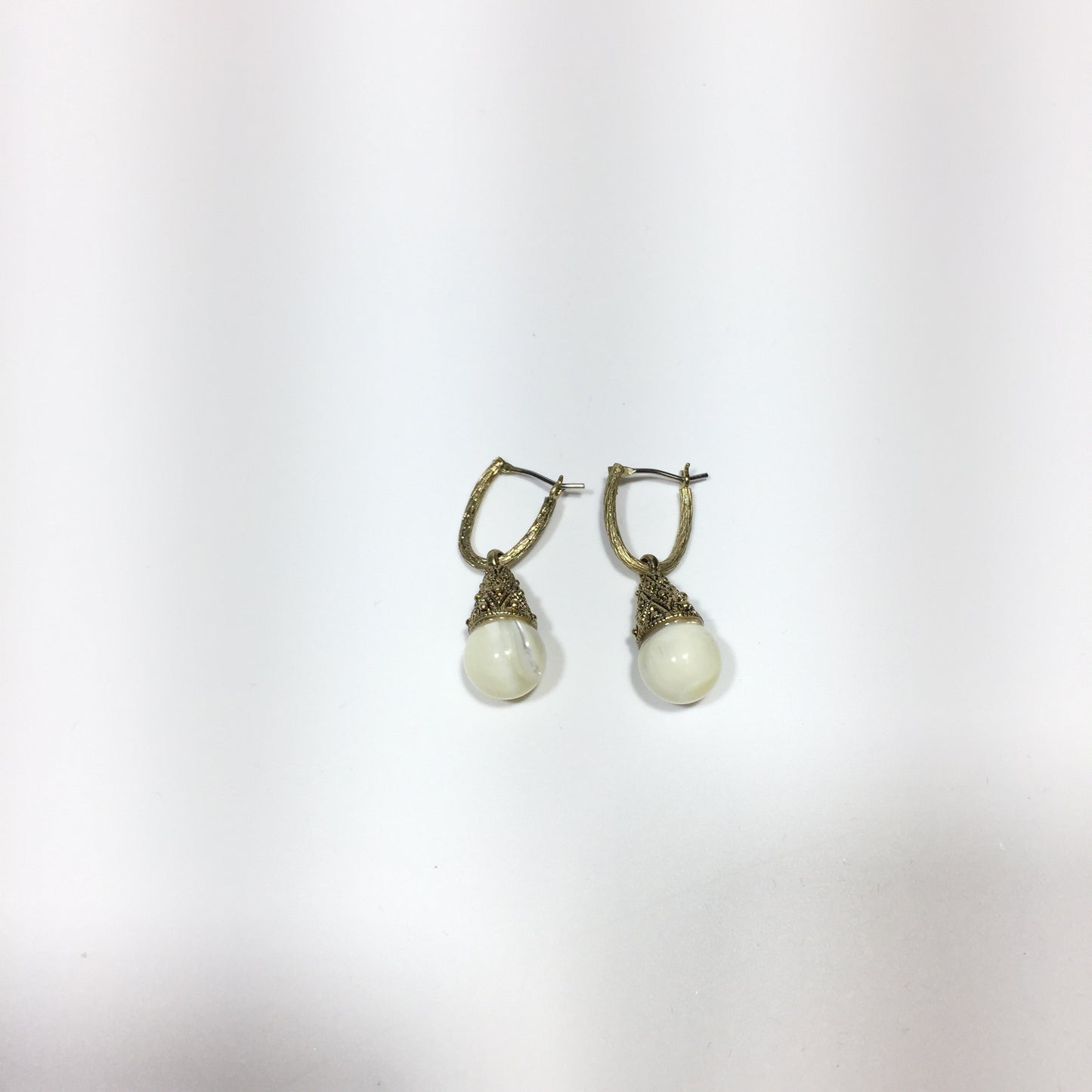 Shell Pearl Antique Gold Earrings